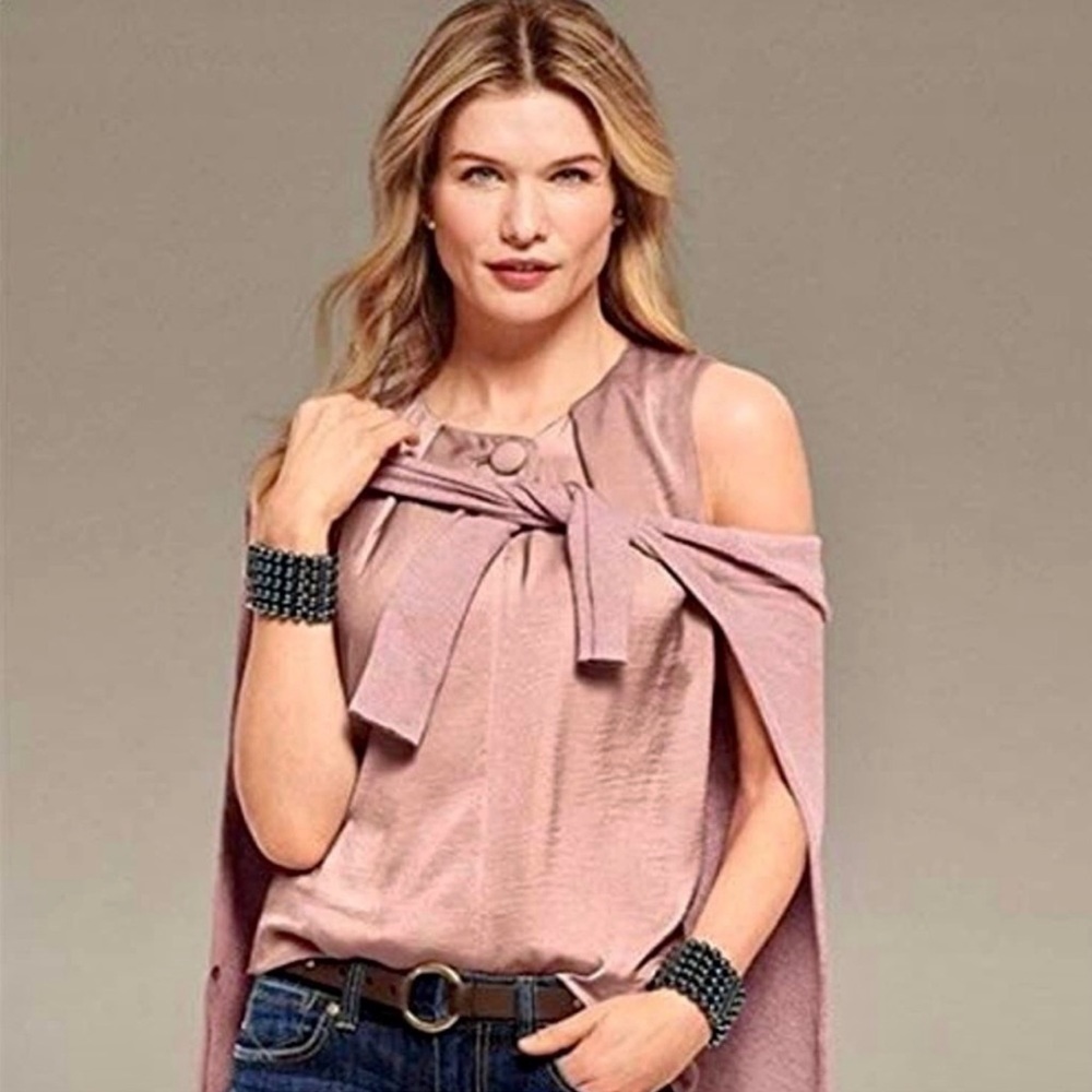 CABI Button-up Sleeveless Blush Blouse. Size medium NWOT